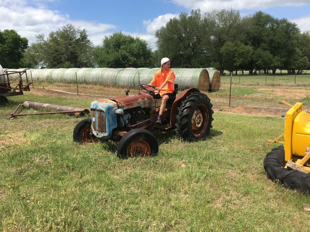 2017/04(April)/Camping-JohnMiller-land/1024x768_2017-04-08-John-Miller-Land-Camping-12-Chance-tractor.JPG