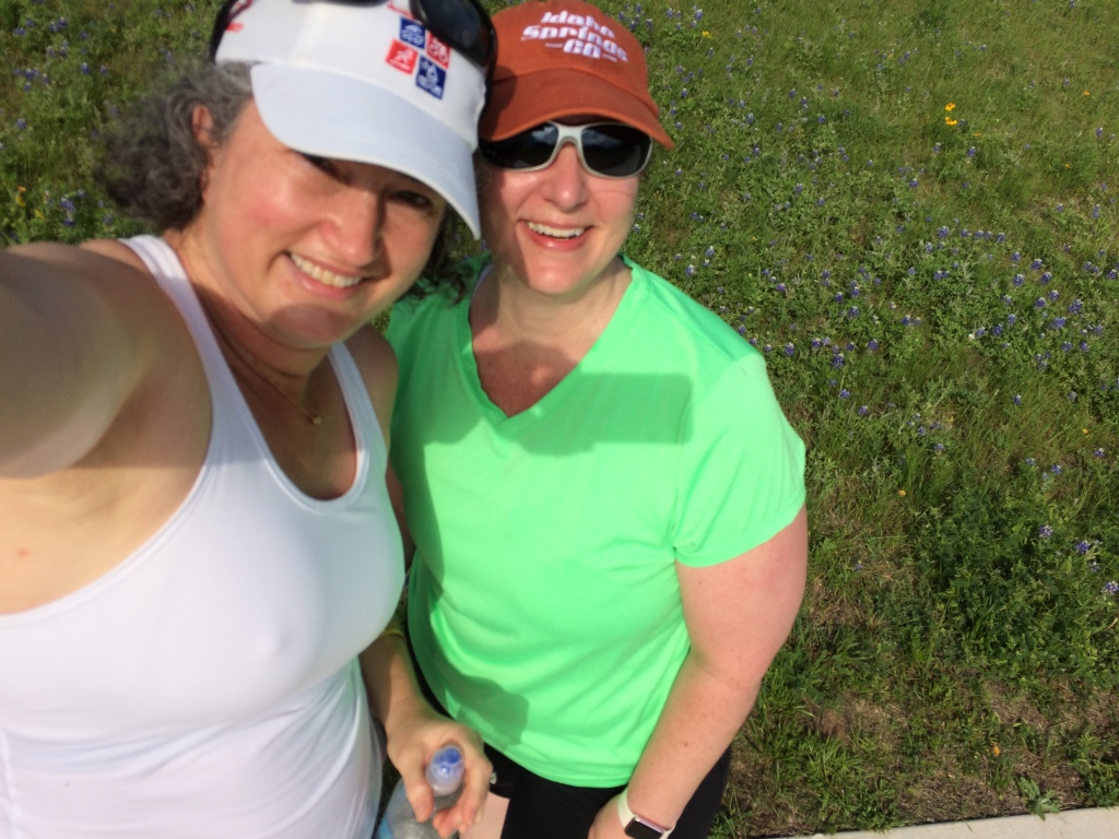 2017/04(April)/Misc/1024x768_2017-04-15-Suzi-Marci-Walking-3.JPG