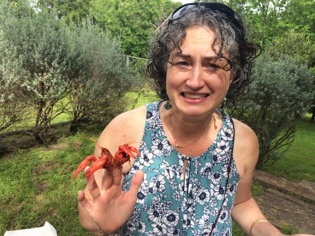 2017/04(April)/Misc/640x480_2017-04-08-Suzi-Crawfish-fingers-1.JPG