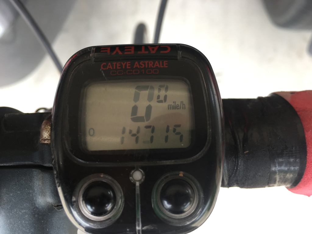 2017/04(April)/Replacing-road-bike-Cateye-Odometer/1024x768_2017-04-21-Replacing-CatEye-Odometer-14715miles-3.JPG