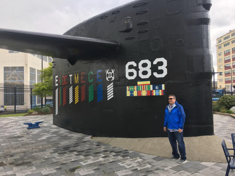 2017-04-27-Seattle-ERM-VA-work-trip-13-Steve-with-his-Submarine.JPG