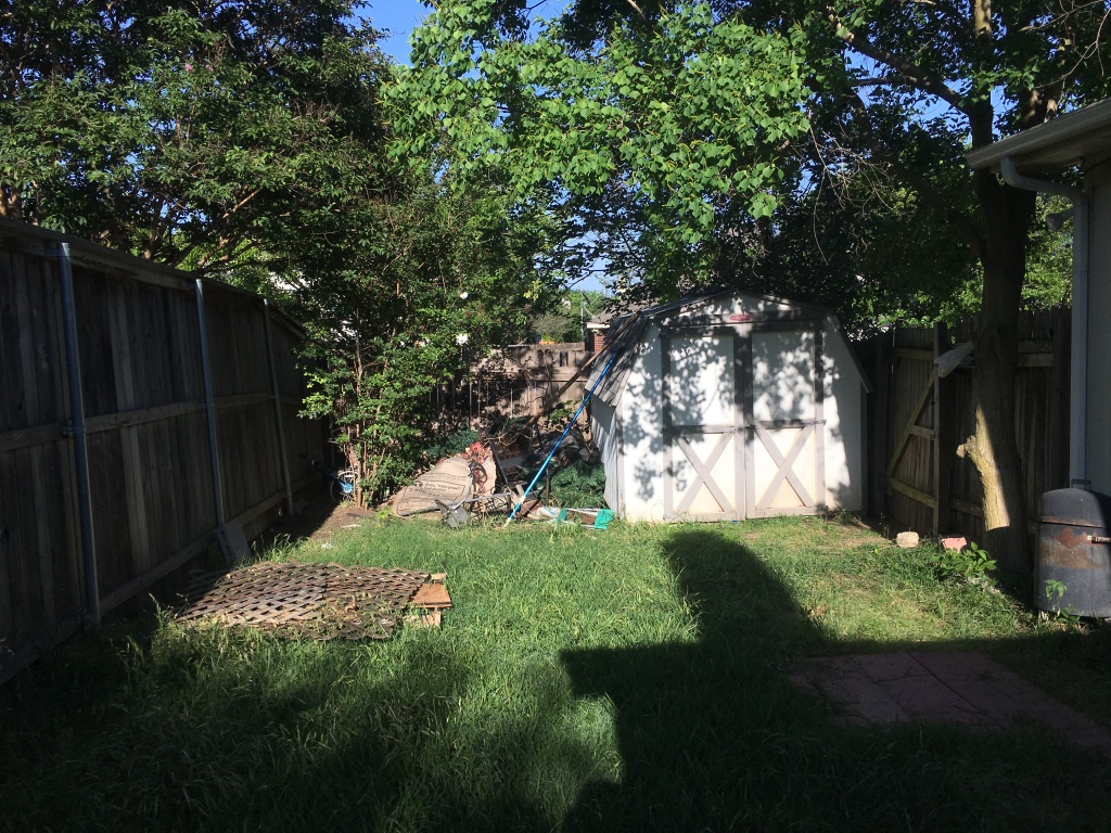 2017/05(May)/Duplex-Renters-left-a-mess/1024x768_2017-05-02-Disraeli-Duplex-renters-mess-01.JPG