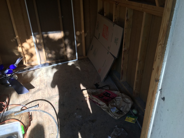 2017-05-02-Disraeli-Duplex-renters-mess-04.JPG