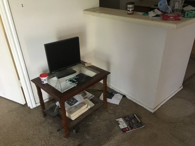 2017/05(May)/Duplex-Renters-left-a-mess/640x480_2017-05-02-Disraeli-Duplex-renters-mess-09.JPG