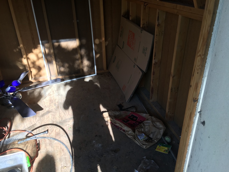 2017/05(May)/Duplex-Renters-left-a-mess/800x600_2017-05-02-Disraeli-Duplex-renters-mess-04.JPG