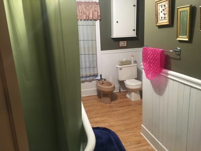 2017/05(May)/Maine-Mt-Katahdin/640x480_2017-05-25-Millinocket-ME-19-Parks-Edge-Inn-100-yr-old-house.JPG