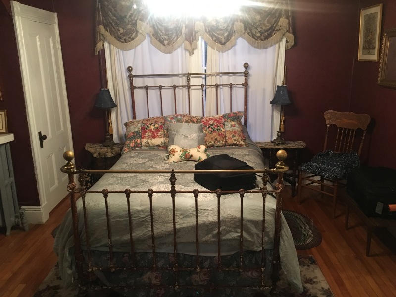 2017/05(May)/Maine-Mt-Katahdin/800x600_2017-05-25-Millinocket-ME-12-Parks-Edge-Inn-100-yr-old-house.JPG