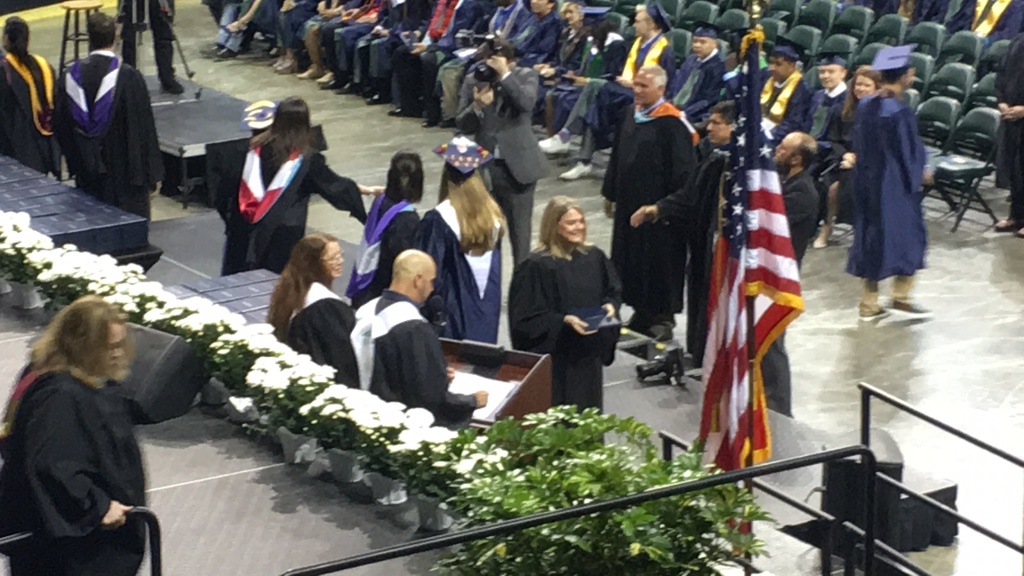 2017/06(June)/McKenzie-HighSchoo-Graduation/1024x768_2017-06-02-McKenzieMaddox-HighSchool-Graduation-14.JPG
