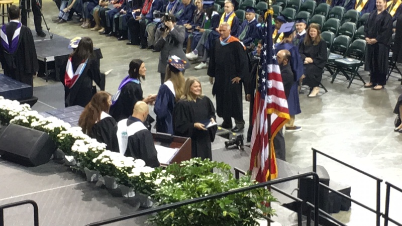 2017/06(June)/McKenzie-HighSchoo-Graduation/800x600_2017-06-02-McKenzieMaddox-HighSchool-Graduation-13.JPG