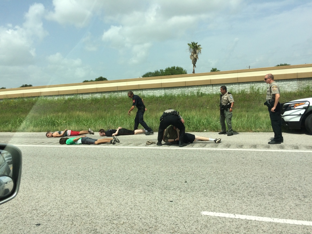 2017/06(June)/Port-Aransas/1024x768_2017-07-01-Port-Aransas-06-cops-on-the-road.JPG