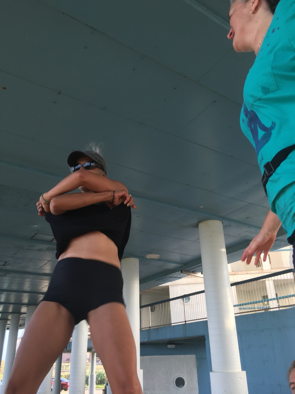 2017/06(June)/Port-Aransas/1024x768_2017-07-02-Port-Aransas-02-Kavita-Suzi-dancing-on-table.JPG