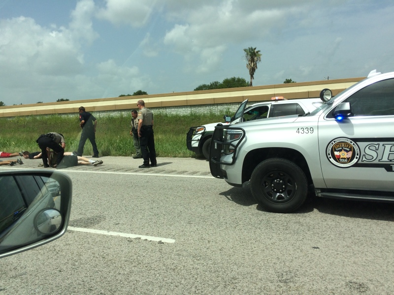 2017/06(June)/Port-Aransas/800x600_2017-07-01-Port-Aransas-05-cops-on-the-road.JPG