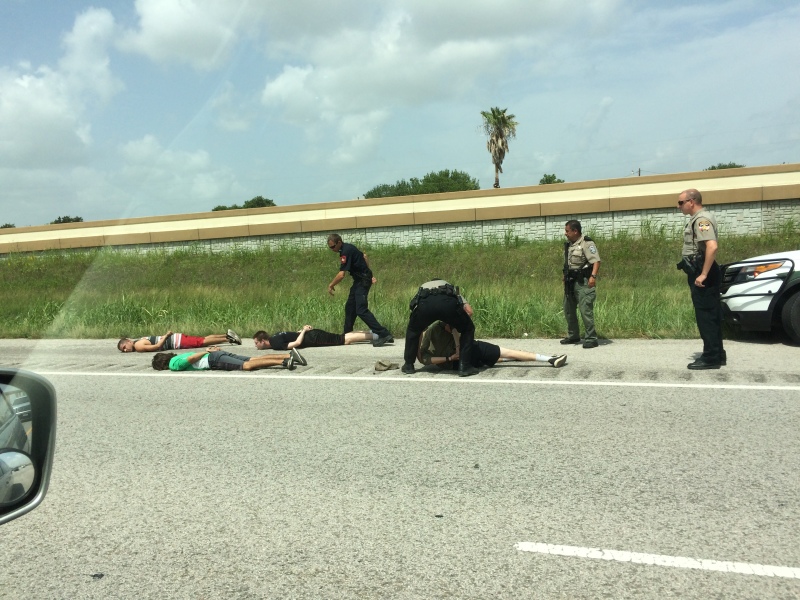 2017/06(June)/Port-Aransas/800x600_2017-07-01-Port-Aransas-06-cops-on-the-road.JPG