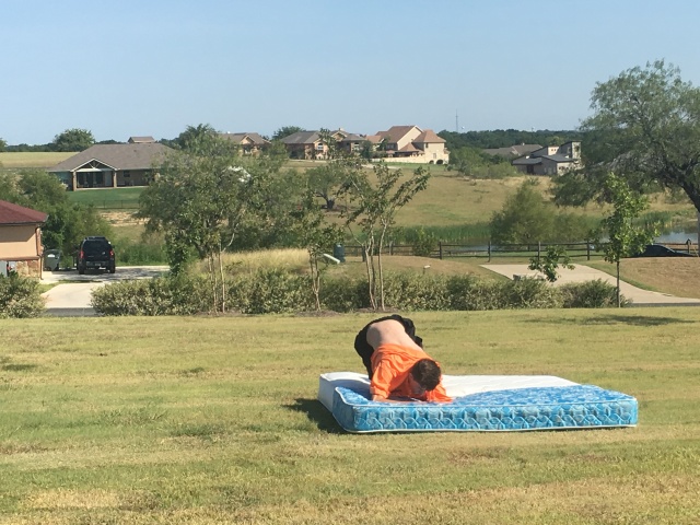 2017/07(July)/Chance-learning-to-backflip/640x480_2017-07-30-Chance-Learning-to-Backflip-05.JPG