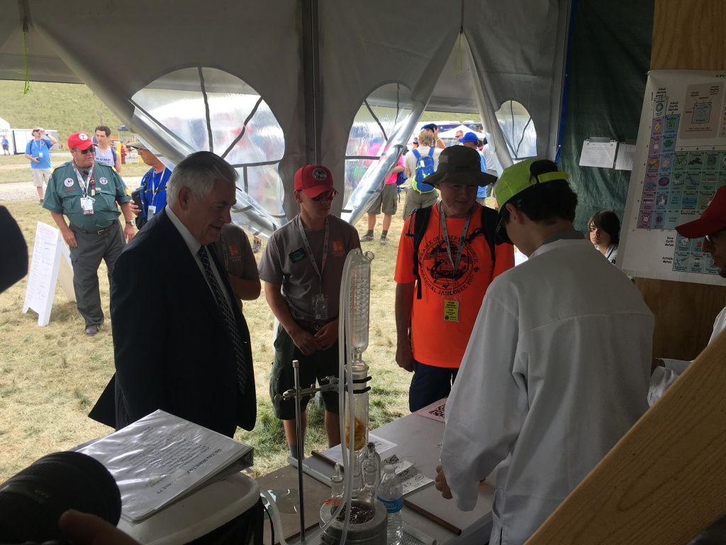 2017-07-21-National-Jamboree-12-Dax-teaching-Secretary-of-State-Rex-Tillerson.JPG