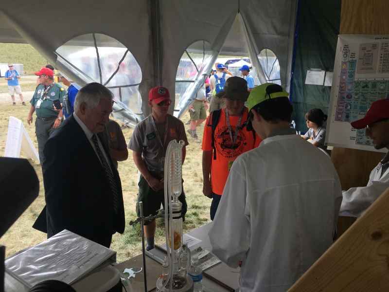 2017-07-21-National-Jamboree-13-Dax-teaching-Secretary-of-State-Rex-Tillerson.JPG