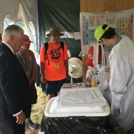 2017-07-21-National-Jamboree-08-Dax-teaching-Secretary-of-State-Rex-Tillerson.JPG