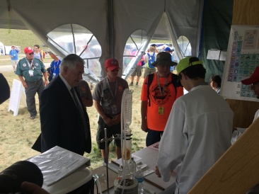 2017-07-21-National-Jamboree-12-Dax-teaching-Secretary-of-State-Rex-Tillerson.JPG