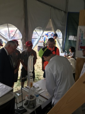 2017-07-21-National-Jamboree-16-Dax-teaching-Secretary-of-State-Rex-Tillerson.JPG