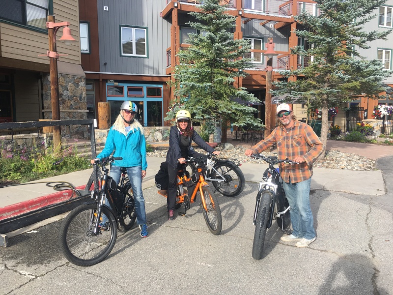 2017/08(August)/Colorado-and-Wyoming-Eclipse/800x600_2017-08-14-Breckenridge-1-Angie-Justin-Radbikes.JPG