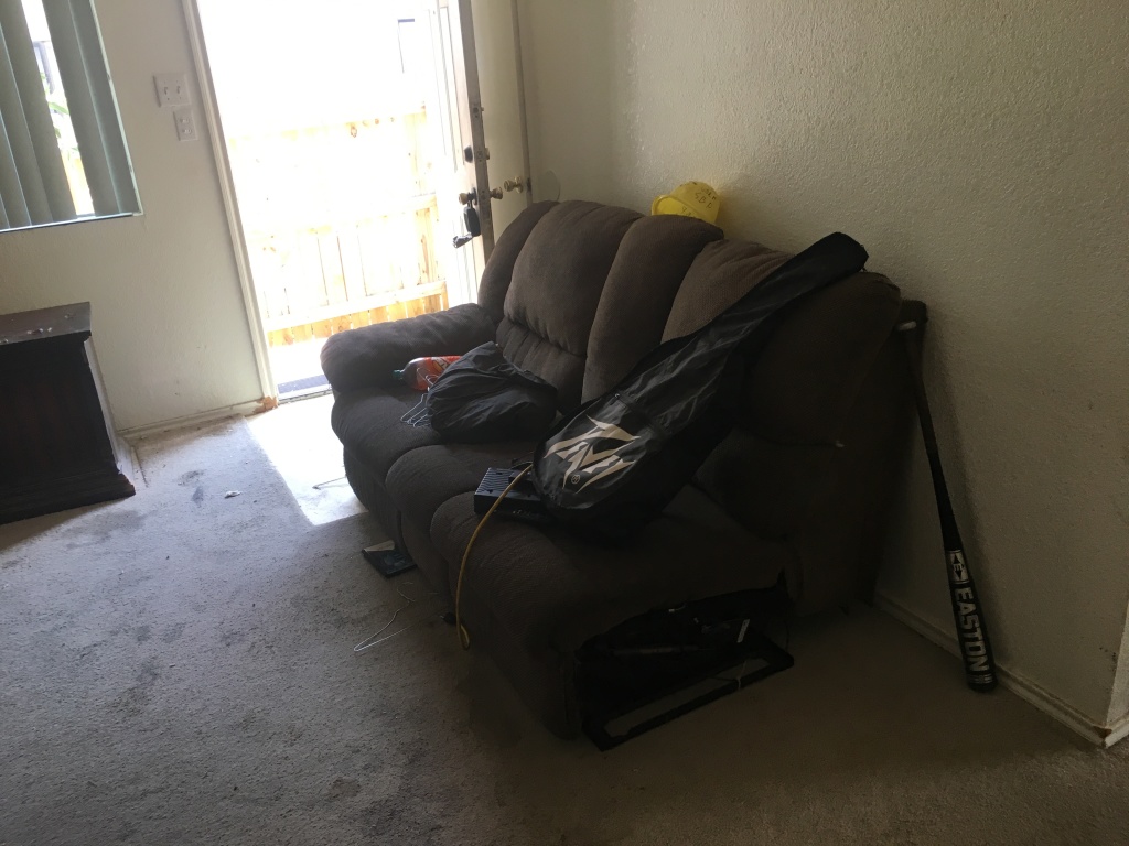 2017/08(August)/Duplex-renter-mess/1024x768_2017-08-01-Disraeli-Renter-Mess-12.JPG