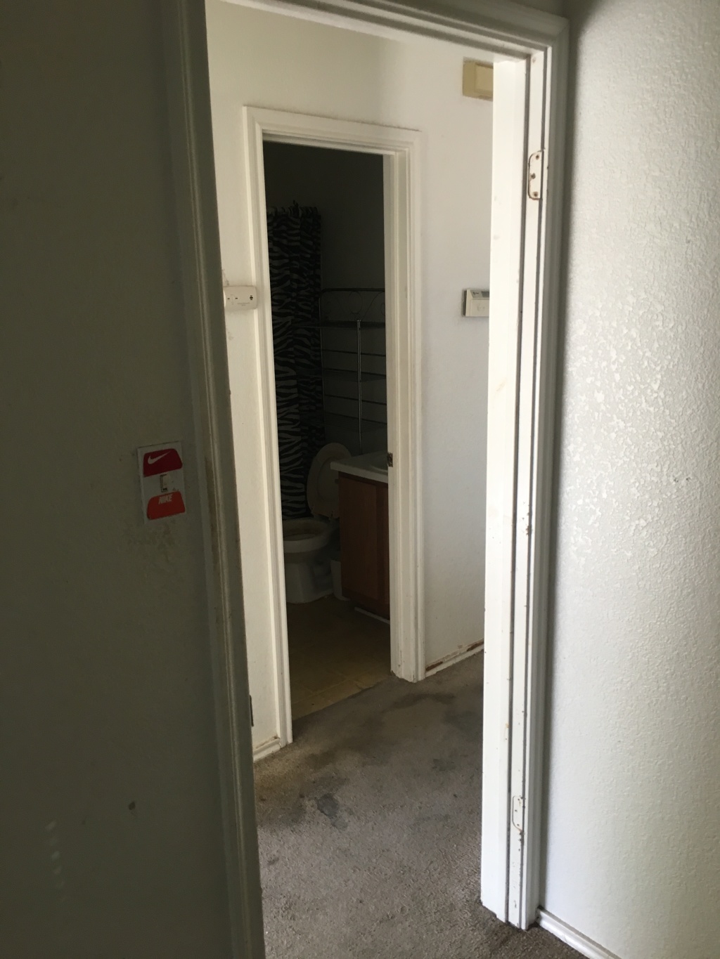 2017/08(August)/Duplex-renter-mess/1024x768_2017-08-01-Disraeli-Renter-Mess-19.JPG