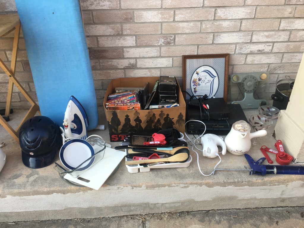 2017/08(August)/Duplex-renter-mess/1024x768_2017-08-04-Disraeli-Renter-Mess-03.JPG