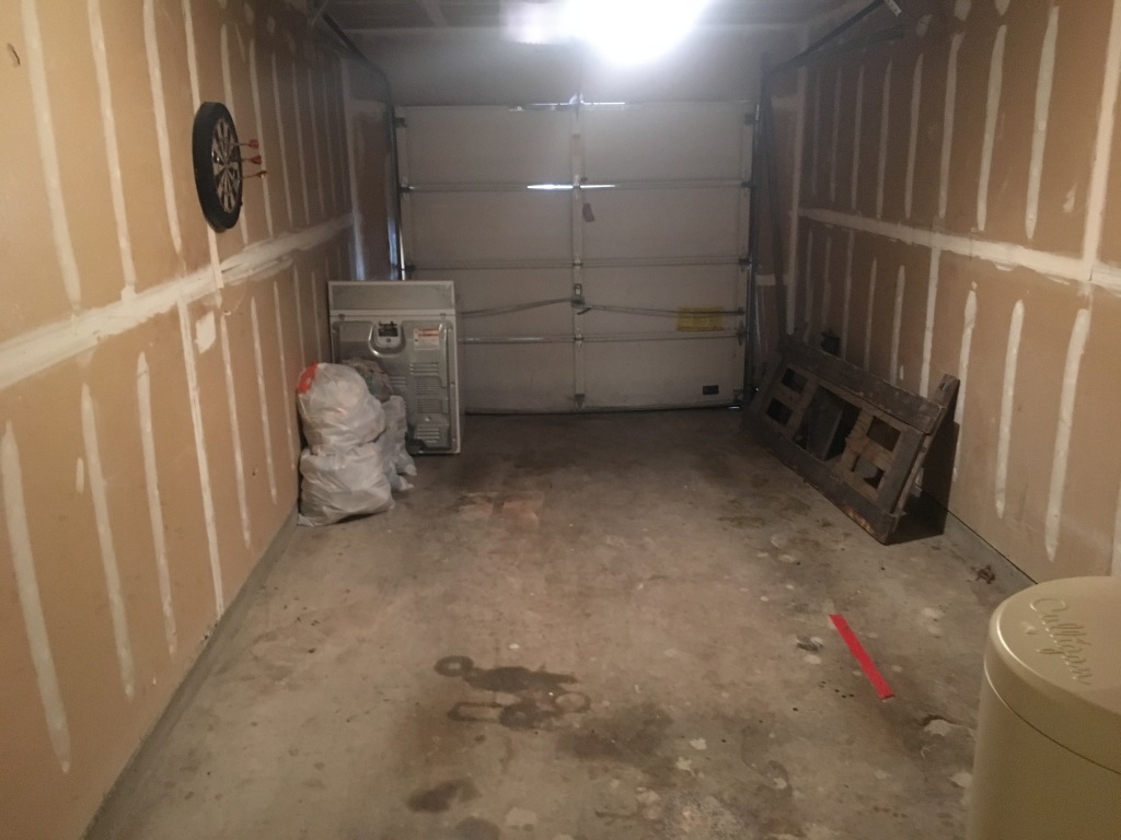 2017/08(August)/Duplex-renter-mess/1024x768_2017-08-05-Disraeli-Renter-Mess-01.JPG