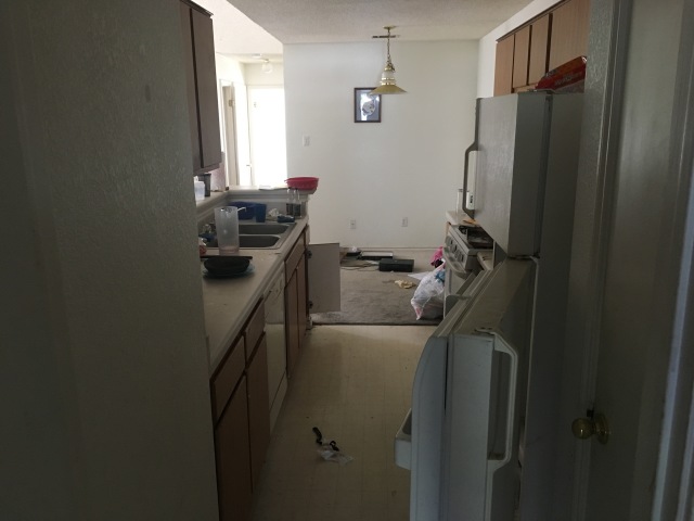 2017/08(August)/Duplex-renter-mess/640x480_2017-08-01-Disraeli-Renter-Mess-06.JPG