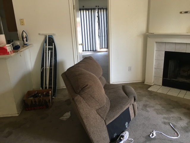 2017/08(August)/Duplex-renter-mess/640x480_2017-08-01-Disraeli-Renter-Mess-14.JPG