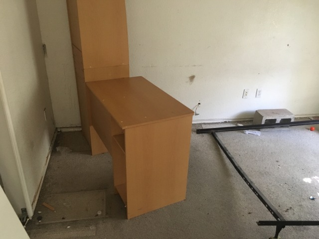 2017/08(August)/Duplex-renter-mess/640x480_2017-08-01-Disraeli-Renter-Mess-22.JPG