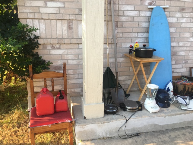 2017/08(August)/Duplex-renter-mess/640x480_2017-08-04-Disraeli-Renter-Mess-02.JPG