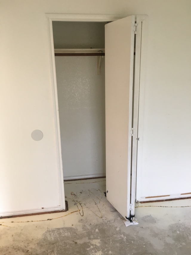 2017/08(August)/Duplex-renter-mess/640x480_2017-08-05-Disraeli-Renter-Mess-15.JPG