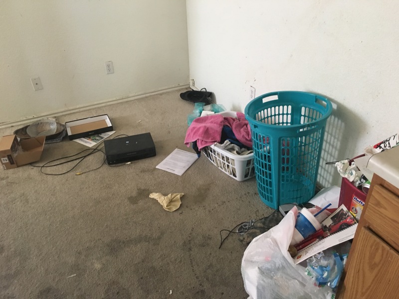 2017/08(August)/Duplex-renter-mess/800x600_2017-08-01-Disraeli-Renter-Mess-11.JPG