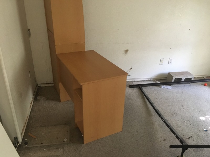 2017/08(August)/Duplex-renter-mess/800x600_2017-08-01-Disraeli-Renter-Mess-22.JPG