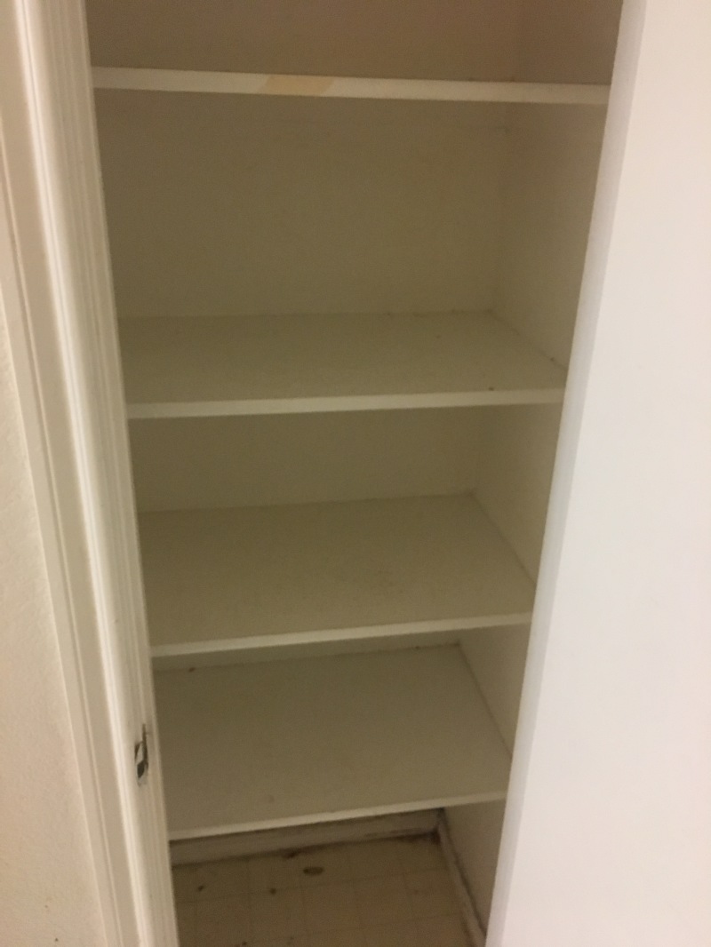 2017/08(August)/Duplex-renter-mess/800x600_2017-08-05-Disraeli-Renter-Mess-04.JPG