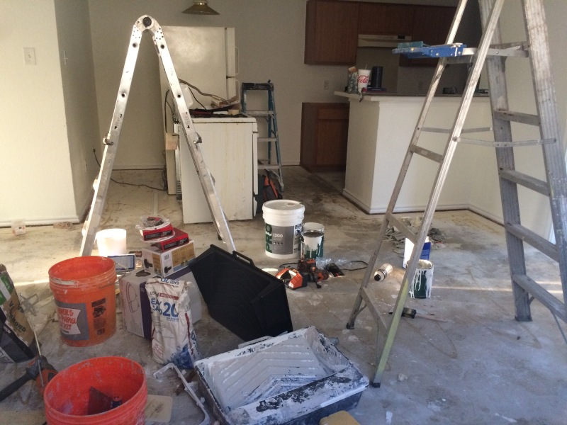 2017/08(August)/Duplex-renter-mess/800x600_2017-08-10-Disraeli-Renter-Mess-01.JPG