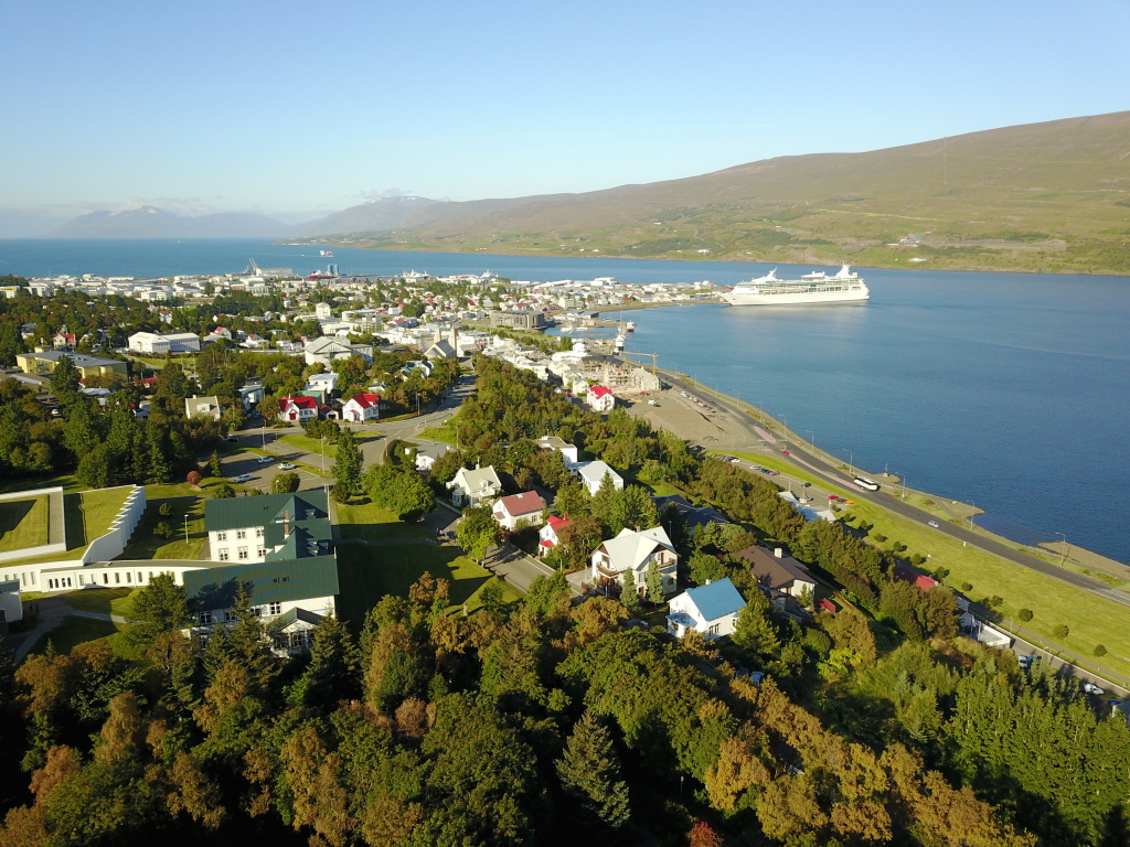 2017/08(August)/Iceland/1024x768_2017-08-30-Iceland-074-Akureyri-Drone.JPG