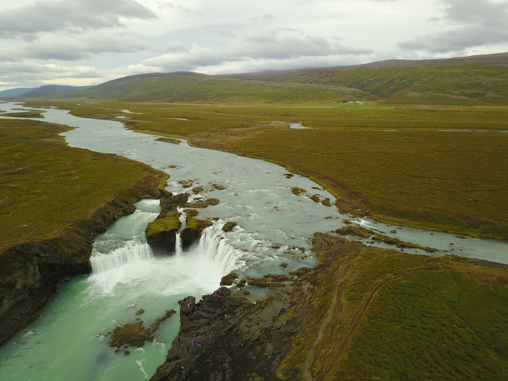 2017/08(August)/Iceland/1024x768_2017-08-31-Iceland-006-Gooafoss-Waterfall-drone.JPG