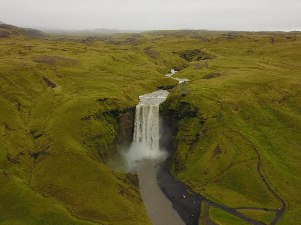 2017/08(August)/Iceland/1024x768_2017-09-02-Iceland-32-Skogafoss-drone-GOOD.JPG