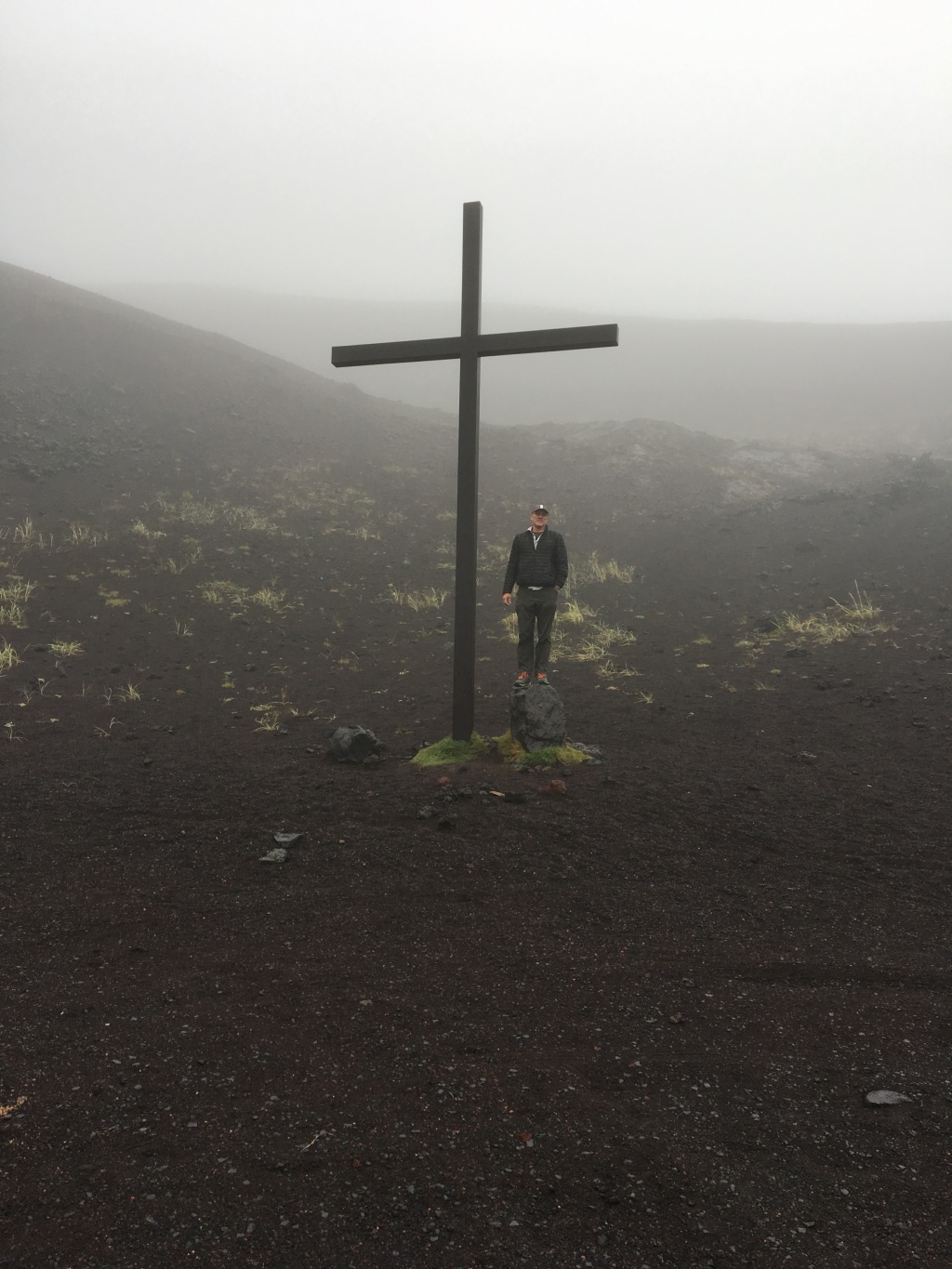 2017-09-02-Iceland-70-Vestmannaeyjar-small-volcanic-island-cross-Travis.JPG