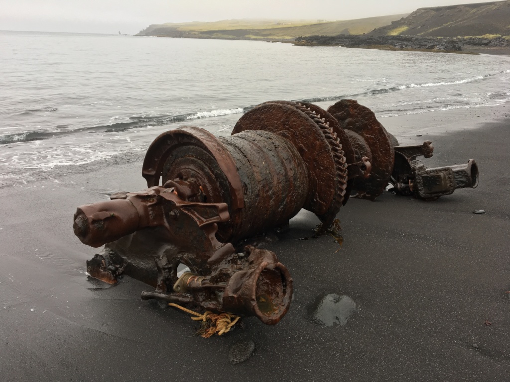 2017-09-02-Iceland-84-Vestmannaeyjar-small-volcanic-island-pirate-cove-winch.JPG