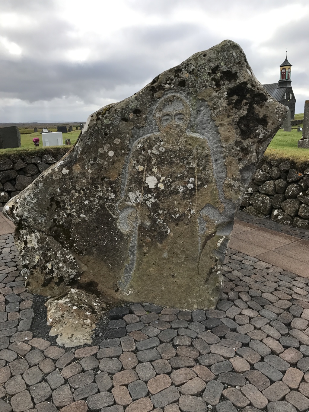 2017/08(August)/Iceland/4Star/1024x768_2017-08-24-Iceland-07-Church-Rock.JPG