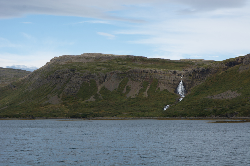 2017/08(August)/Iceland/4Star/1024x768_2017-08-28-Iceland-040-waterfall.jpg