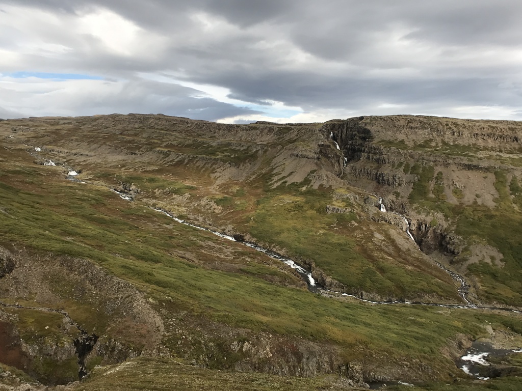 2017/08(August)/Iceland/4Star/1024x768_2017-08-28-Iceland-046-Highway-60-waterfalls.JPG
