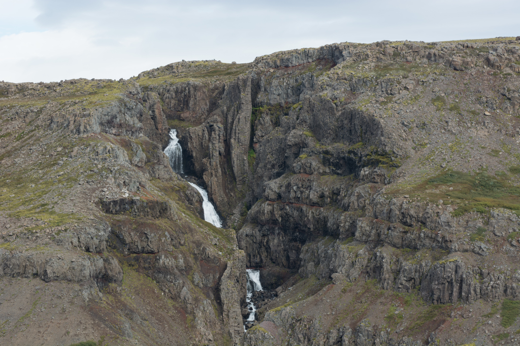 2017/08(August)/Iceland/4Star/1024x768_2017-08-28-Iceland-052-Highway-60-waterfall.jpg