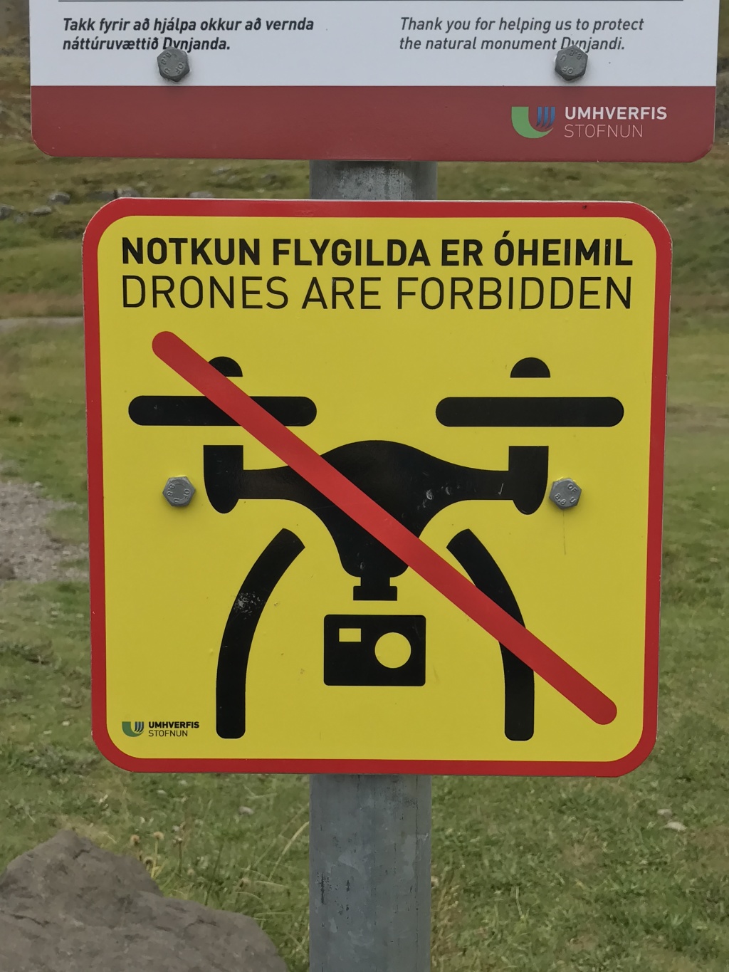 2017/08(August)/Iceland/4Star/1024x768_2017-08-28-Iceland-076-Dynjandi-Waterfalls-drones-are-forbidden-sign.JPG