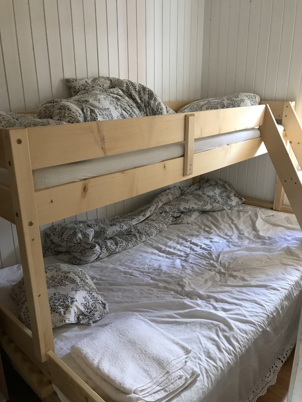 2017-08-29-Iceland-009-Holl-Farm-AirBNB.JPG