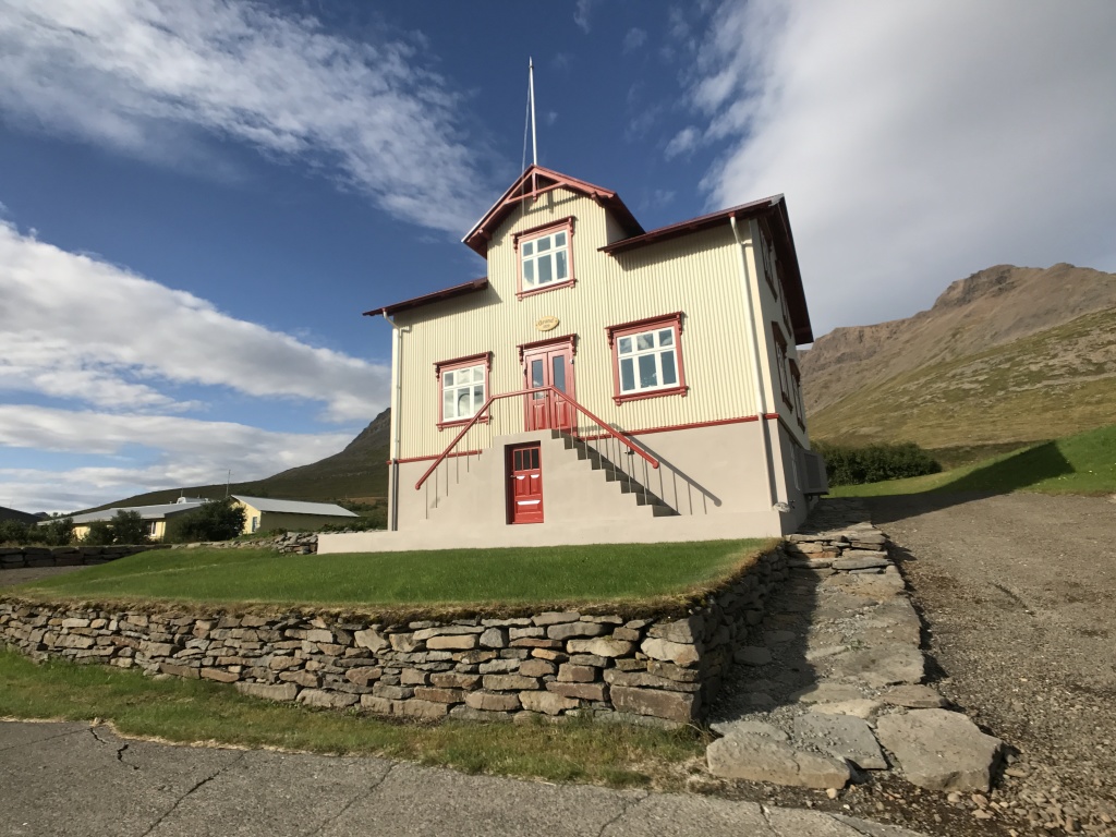 2017/08(August)/Iceland/4Star/1024x768_2017-08-29-Iceland-044-SuoavIk.JPG