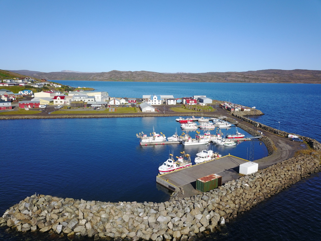 2017/08(August)/Iceland/4Star/1024x768_2017-08-29-Iceland-104-HolmavIk-drone.JPG